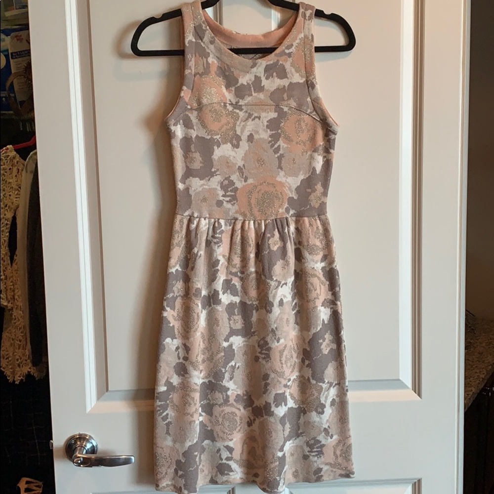 Gorgeous dress keyhole back